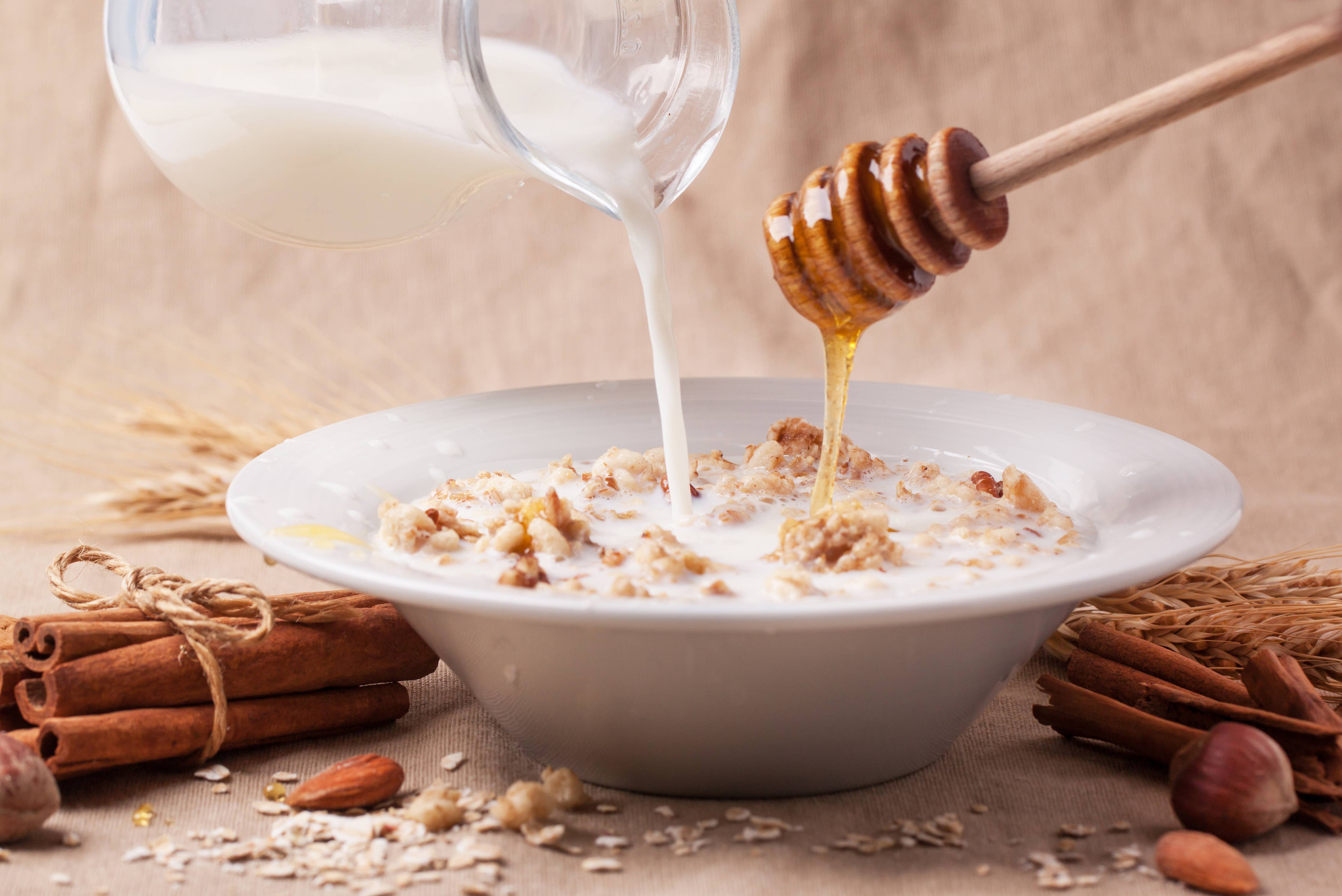 14 oz Milkbottle Candle: Oatmeal, Milk & Honey